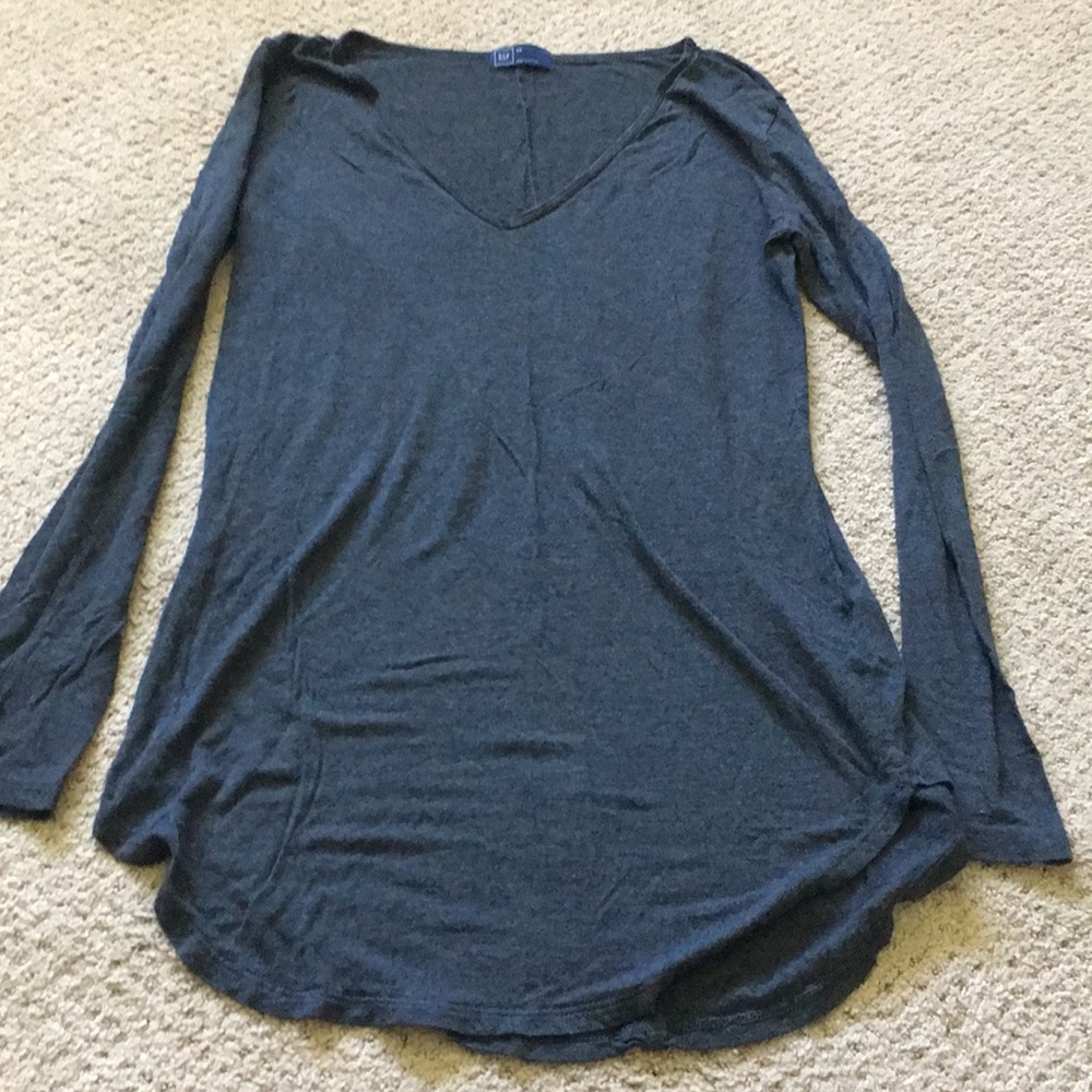 SOLD - XS gap long sleeve - Picture 1 of 3